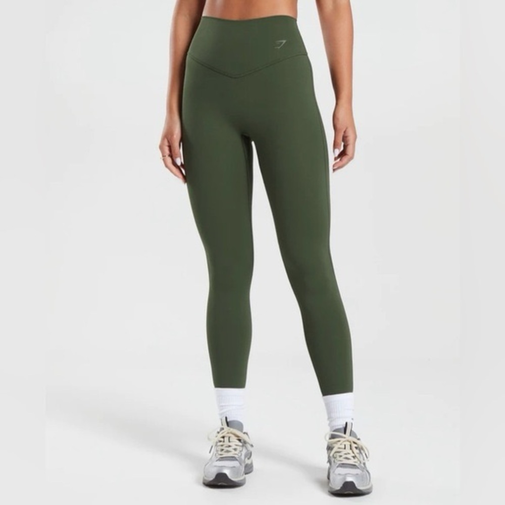 SOLD ❌ Gymshark Green Elevate Leggings